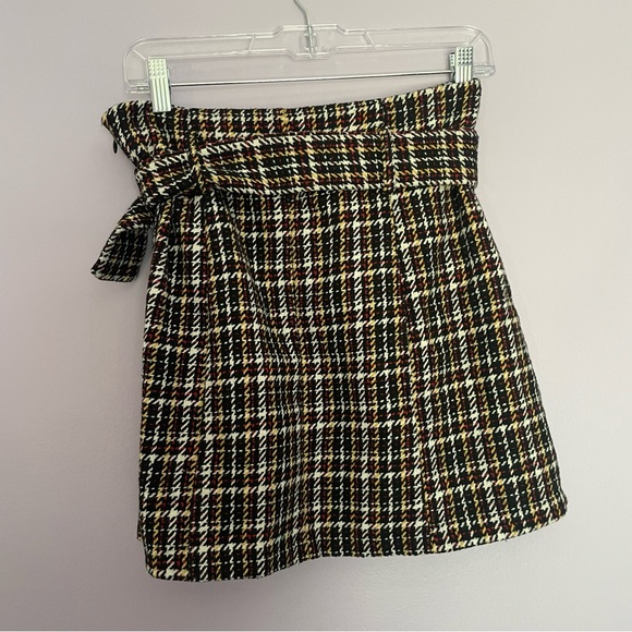 Forever 21 Houndstooth Belted Mini Skirt Academia-Style size Medium - Picture 2 of 9